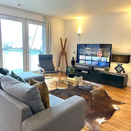 Luxury Apartment In Canary Wharf